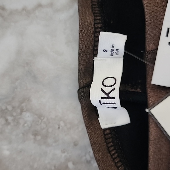 AIKO NEIMAN MARCUS NWT STRETCH ITALIAN FABRIC LEGGINGS SIZE SMALL - Picture 4 of 9